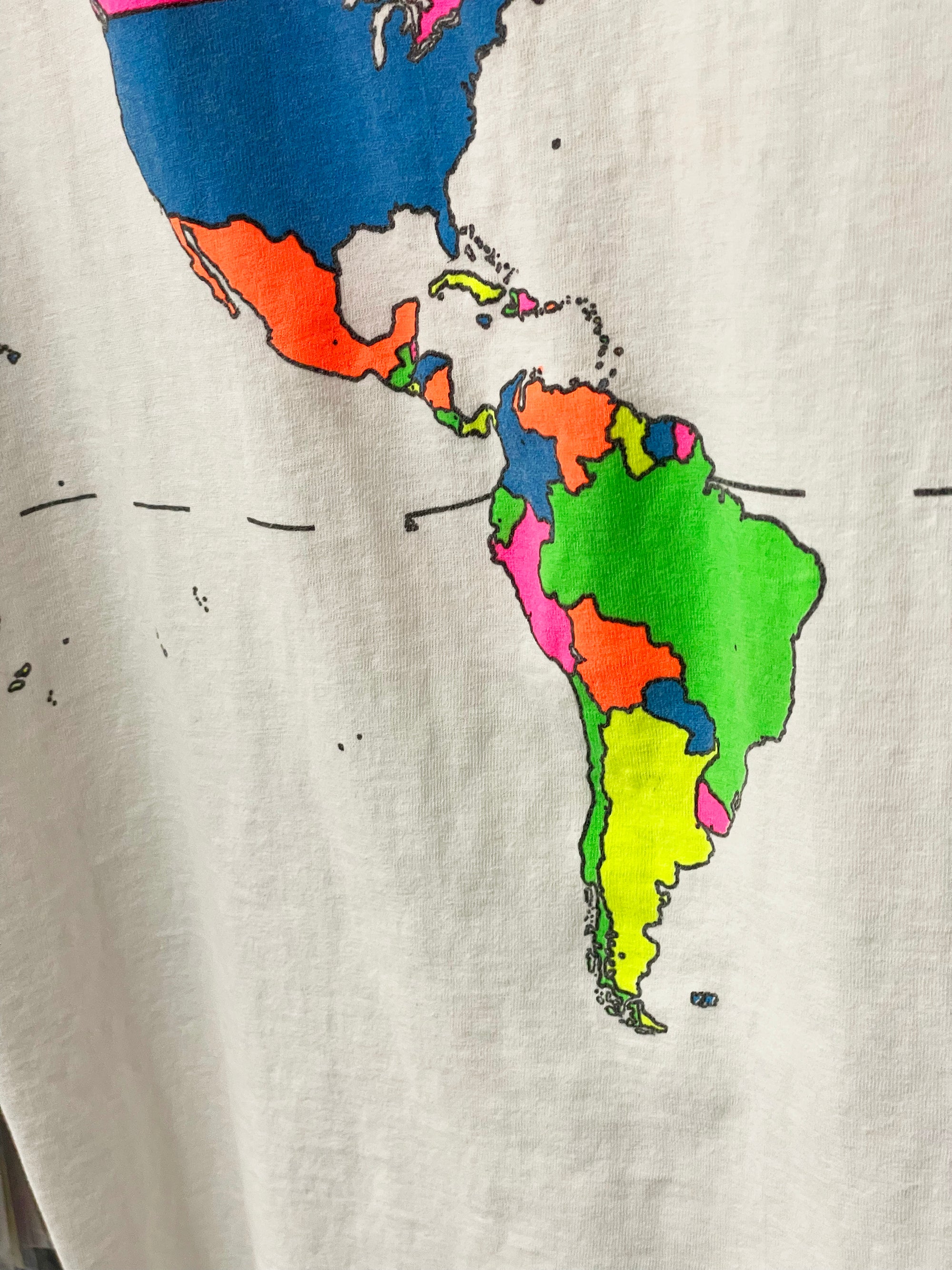 THE TRAVELER WORLD T-SHIRT (USED)
