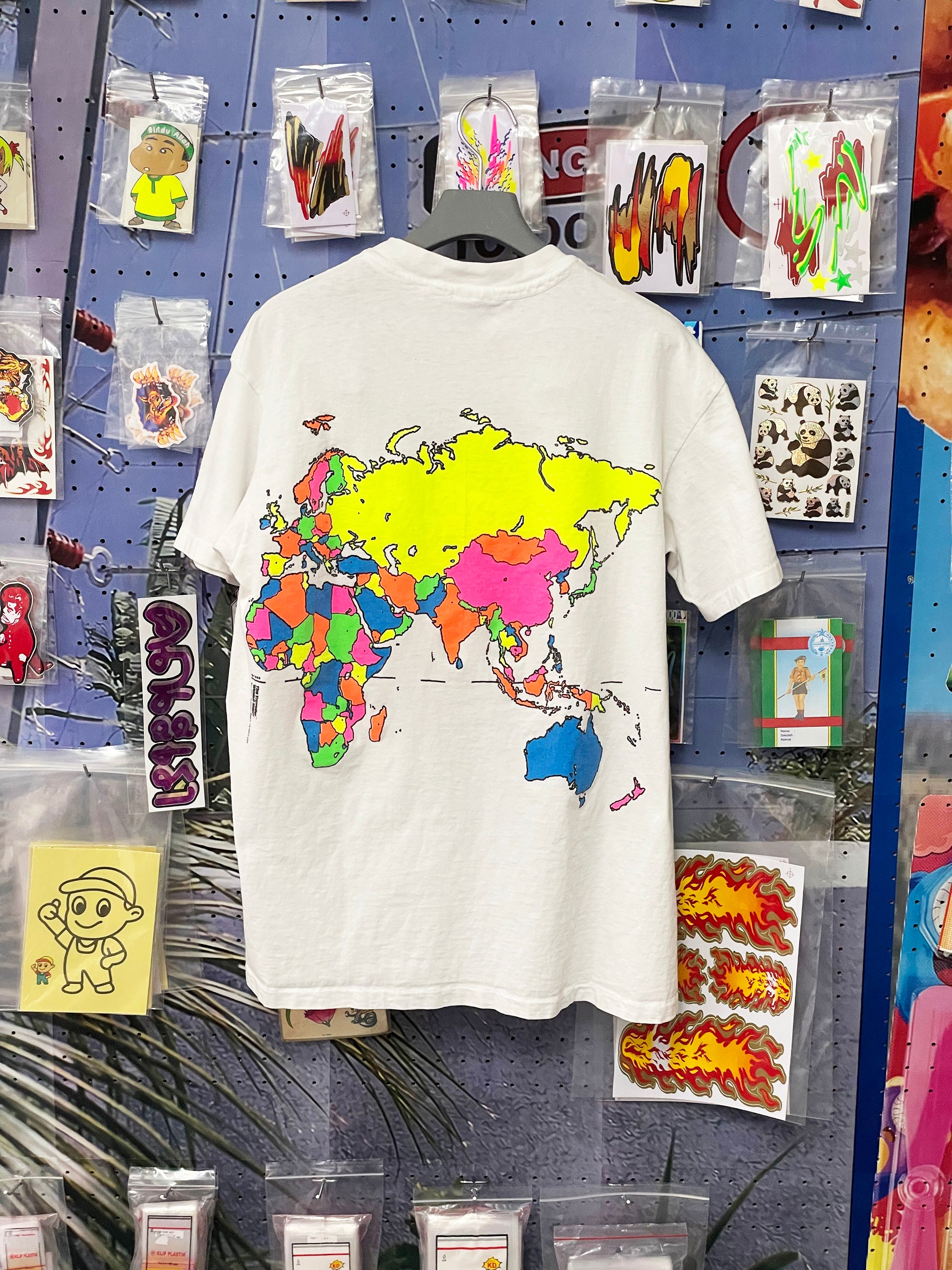 THE TRAVELER WORLD T-SHIRT (USED)