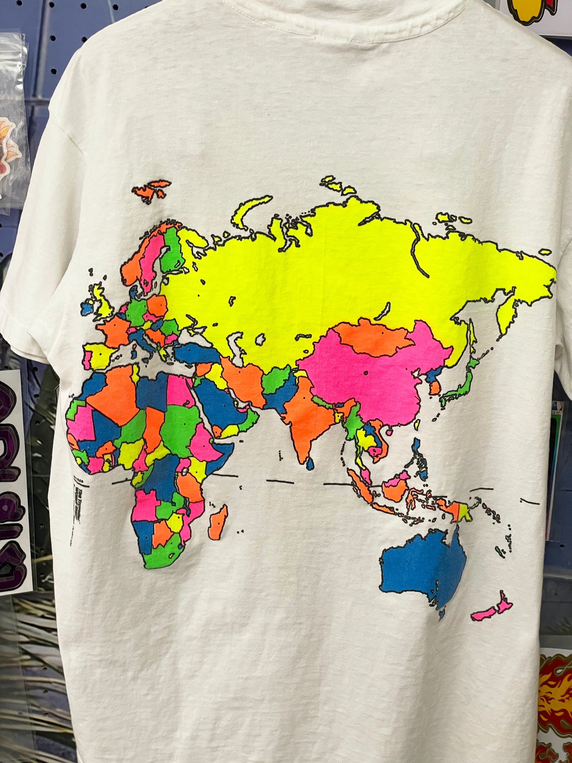 THE TRAVELER WORLD T-SHIRT (USED)