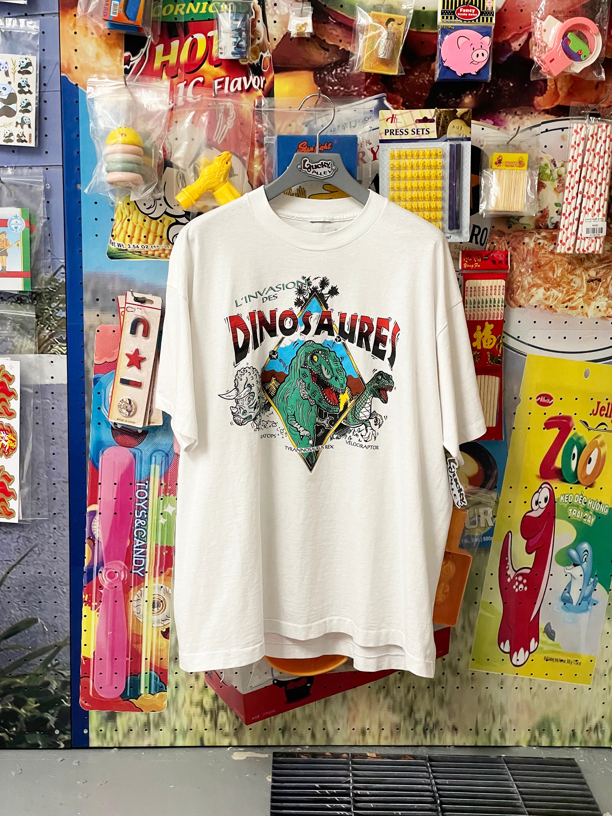 L' INVASION DINOSAURES T-SHIRT (USED)